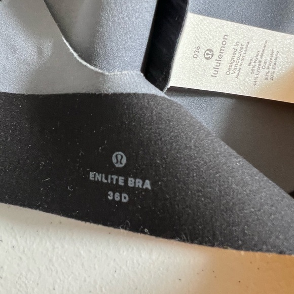 Lululemon Enlite black sport Bra Zip Front Ultralu Soft Size 36D - Picture 3 of 5